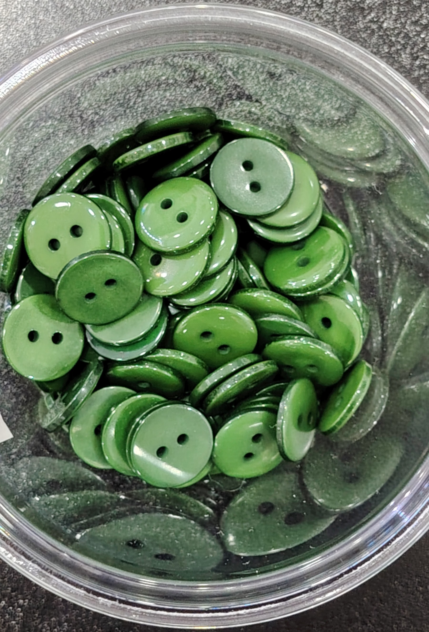 BOTON MEDIANO  VERDE OSCURO — MKS Mercería