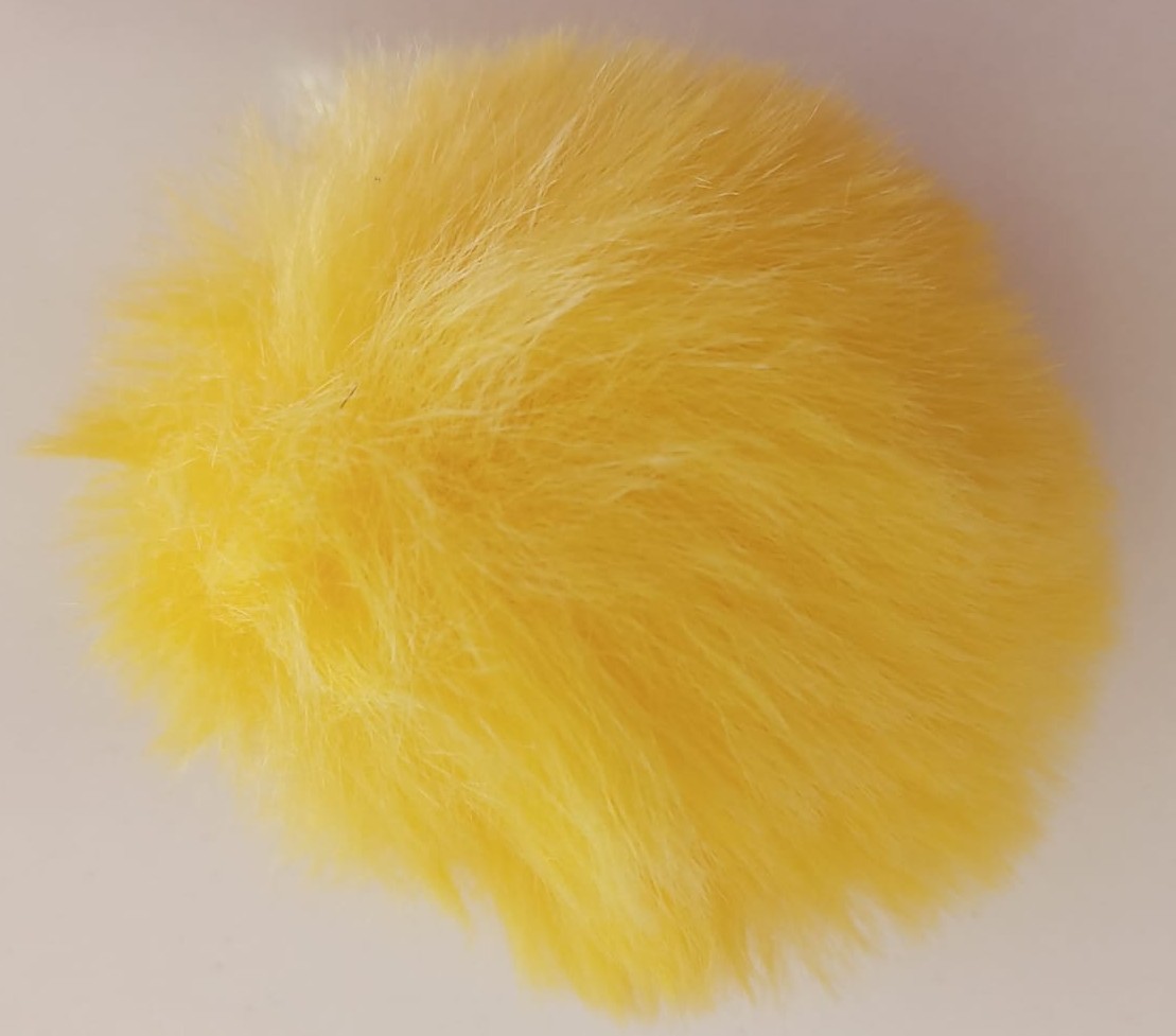 POMPON PELUDO AMARILLO 7CM — MKS Mercería