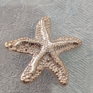 BOTON DORADO DECORATIVO FORMA DE ESTRELLA — MKS Mercería