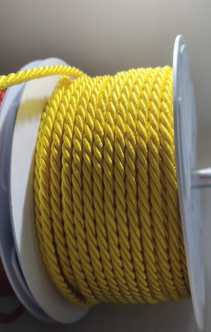 CORDON TRENZADO PASA COLOR AMARILLO X METRO — MKS Mercería