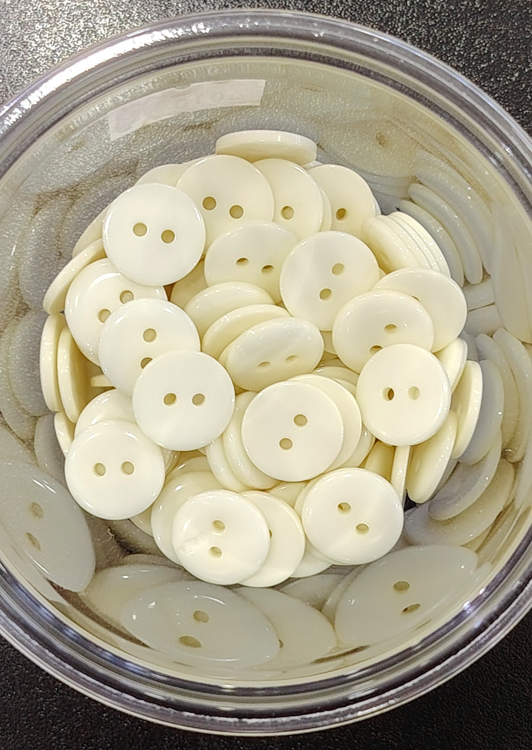 BOTON MEDIANO BEIGE — MKS Mercería