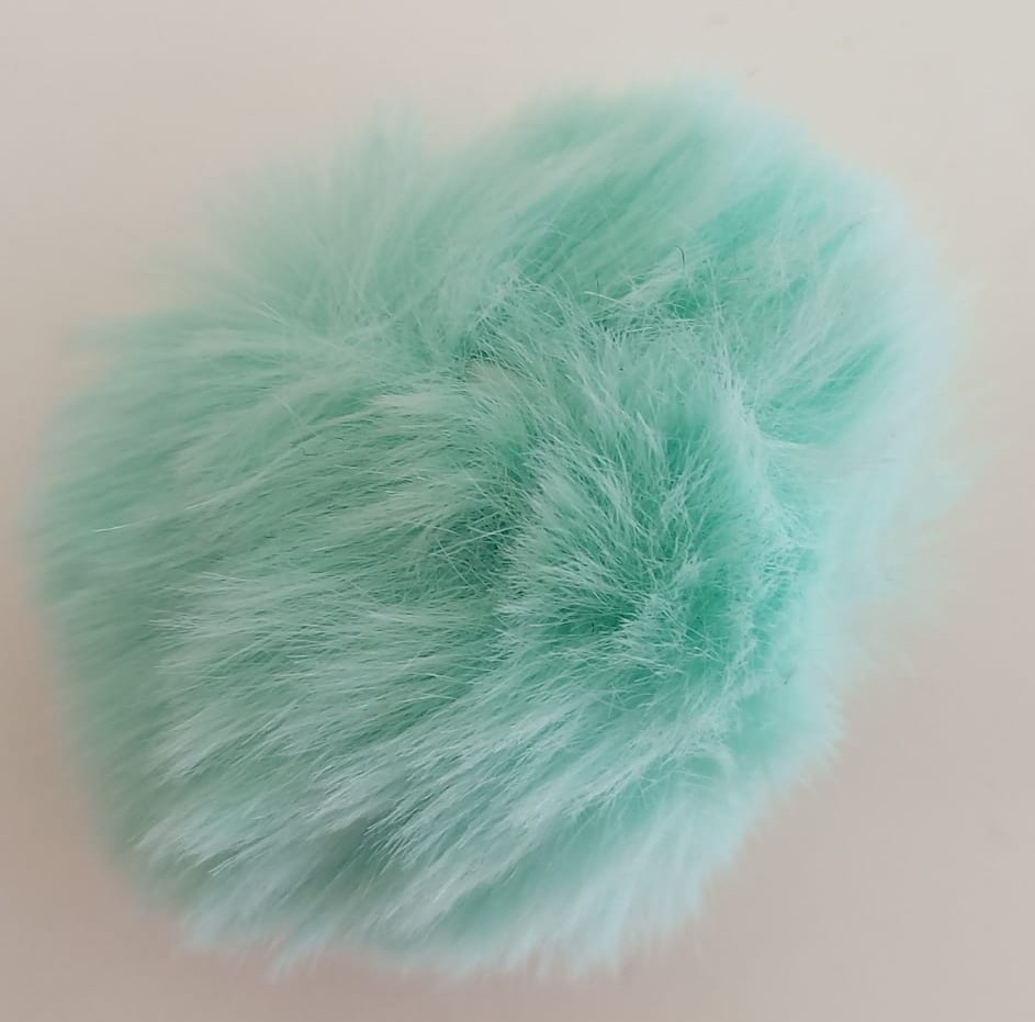 POMPON PELUDO MENTA 7CM — MKS Mercería