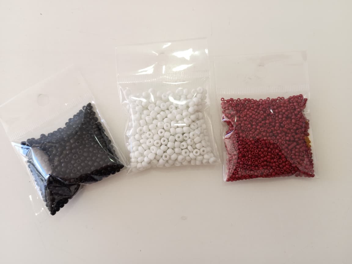 MULLOS PEQUEÑOS NEGRO, ROJO, BLANCO — MKS Mercería