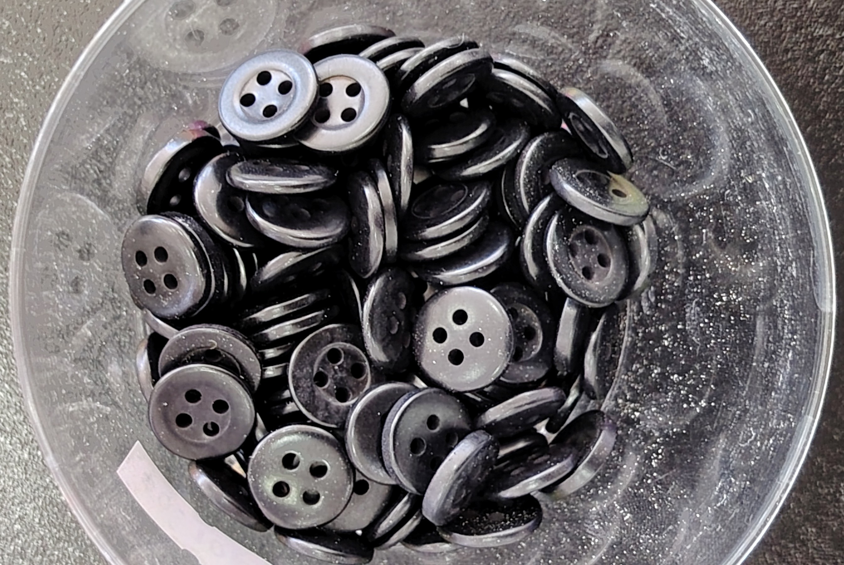 BOTON PEQUEÑO 4 HUECOS NEGRO — MKS Mercería