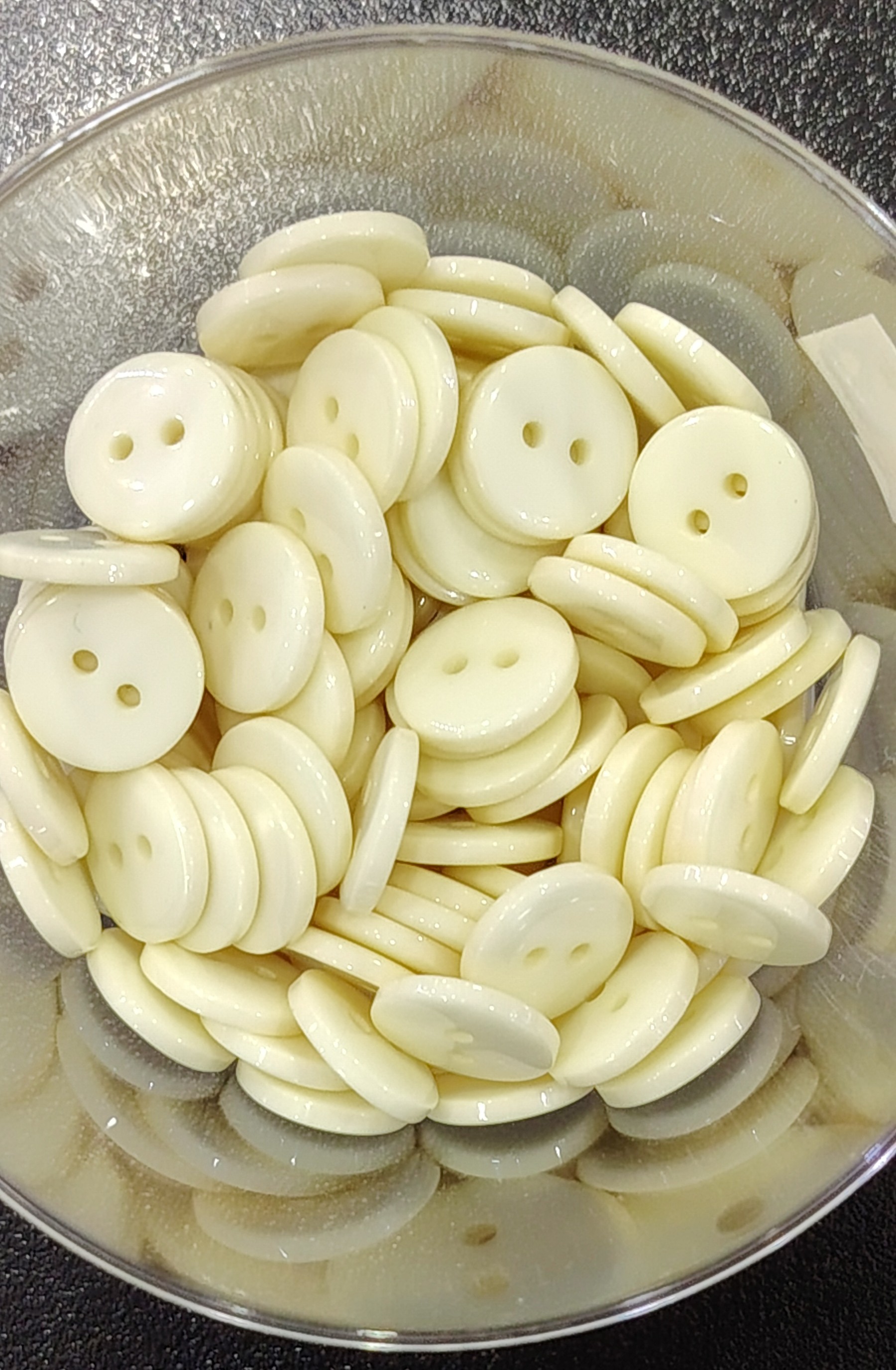 BOTON PEQUEÑO BEIGE — MKS Mercería