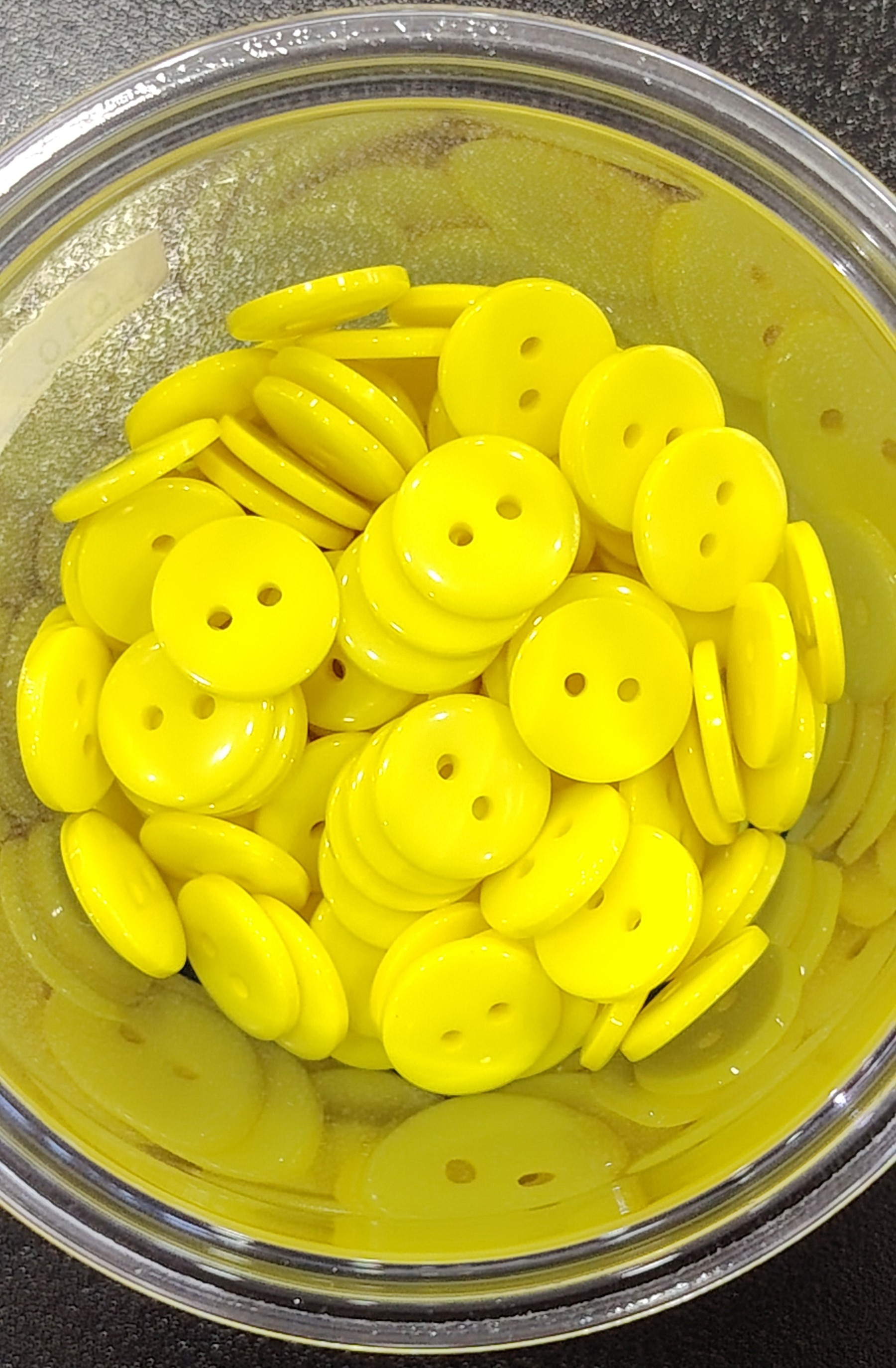 BOTON MEDIANO AMARILLO — MKS Mercería