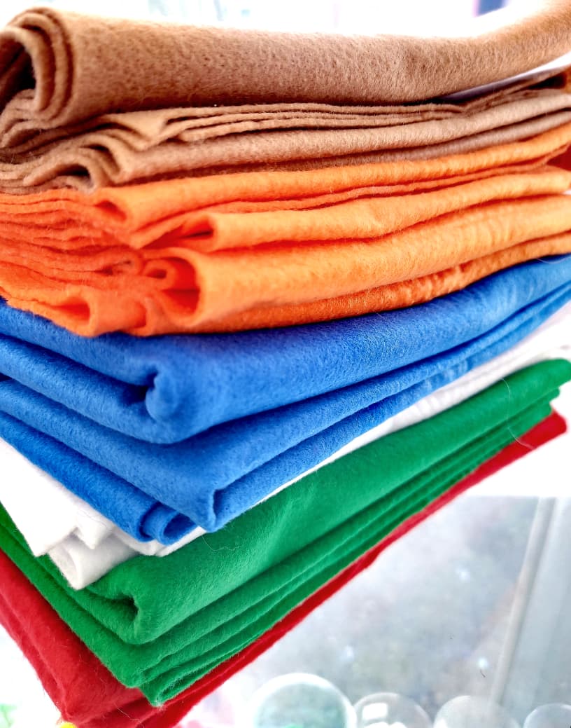 TELA FIELTRO VARIOS COLORES 1M — MKS Mercería