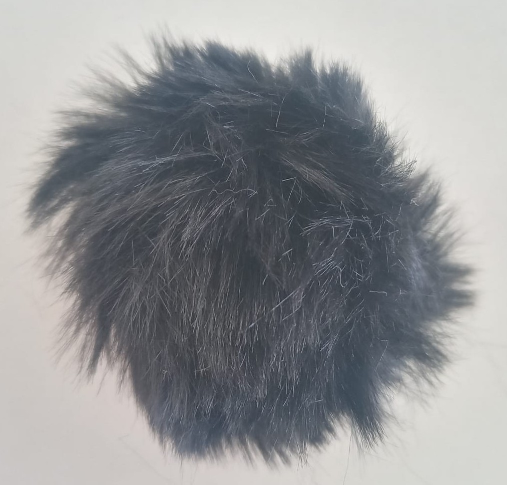 POMPON PELUDO NEGRO 7CM — MKS Mercería