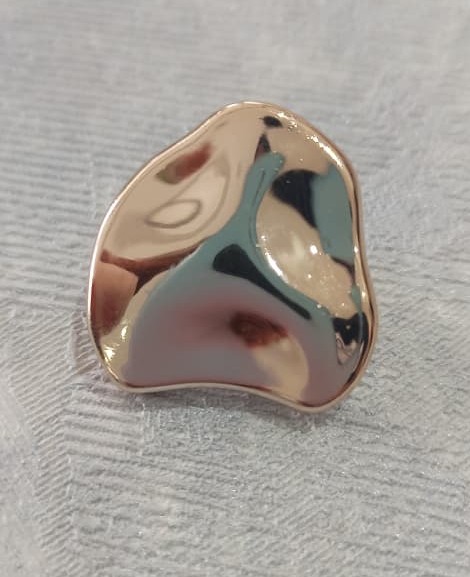 BOTON DORADO DECORATIVO PEQUEÑO — MKS Mercería